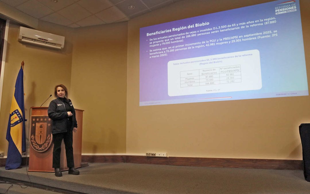 Resolviendo dudas y entregando orientaciones la seremi del Trabajo y Previsión Social en Biobío dictó charla sobre Ley de reforma a las pensiones