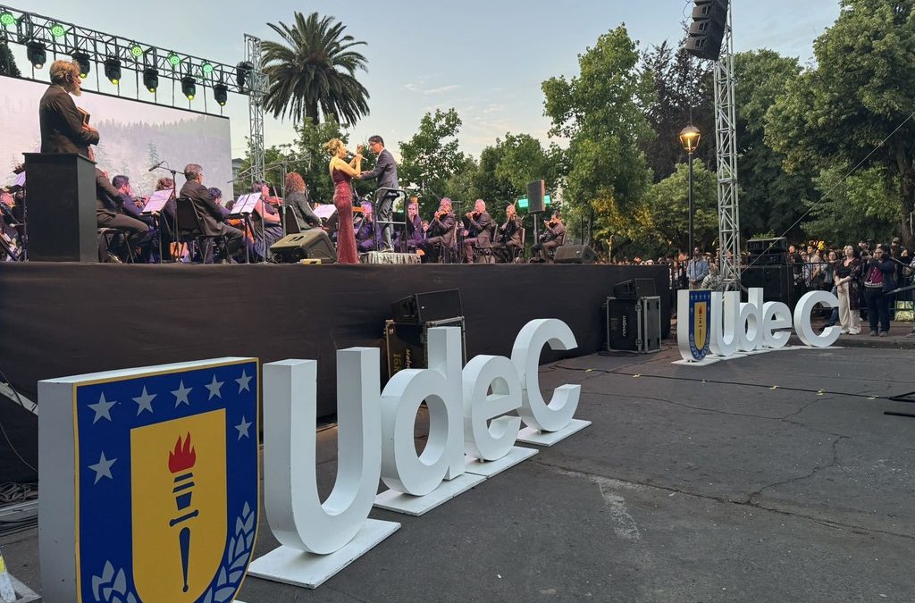 Más de mil personas disfrutaron de tradicional concierto de Navidad UdeC en Los Ángeles