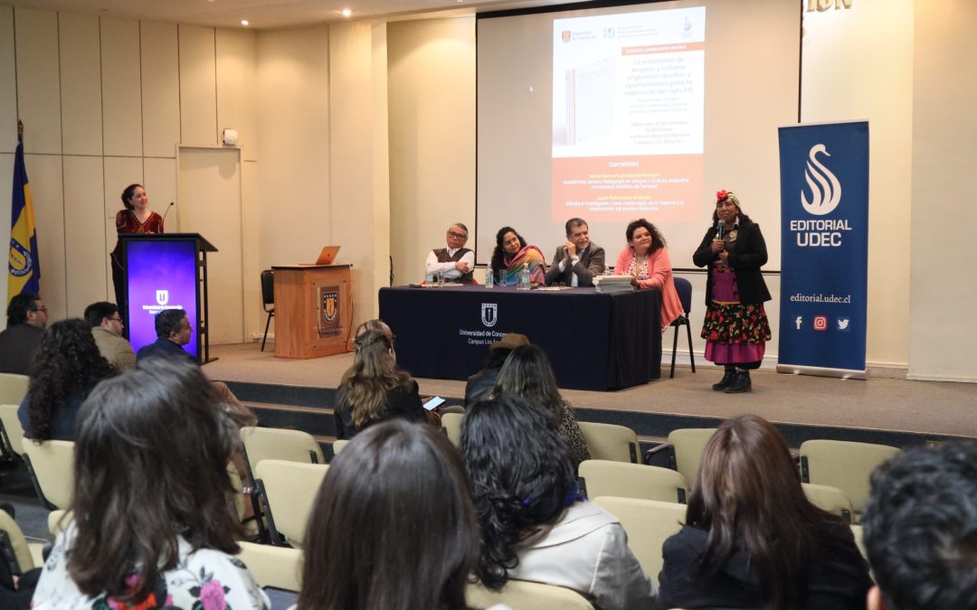 Con análisis y reflexiones se presentó en el Campus Los Ángeles libro sobre la enseñanza de lenguas y culturas originarias