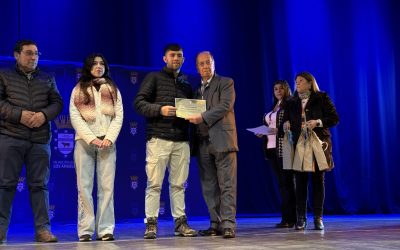 Más de 60 estudiantes UdeC recibieron beca municipal en Los Ángeles