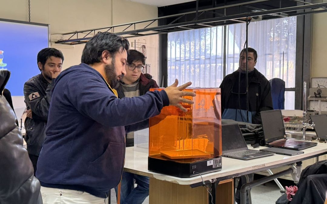 Profesores de la provincia participan en taller sobre uso de impresoras 3D en el Campus Los Ángeles UdeC