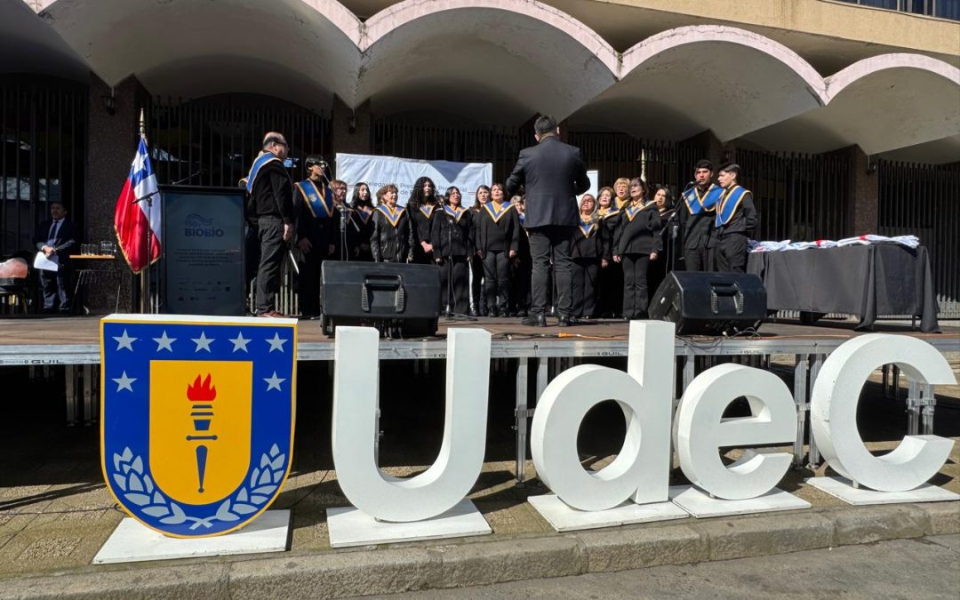 Izamiento de la bandera provincial marca inicio de los 150 años del Biobío con participación de la UdeC