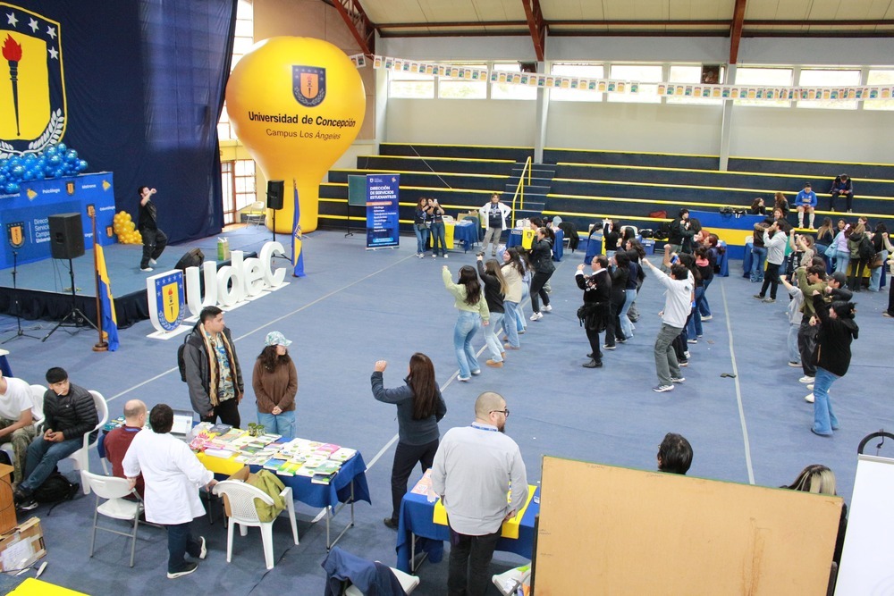 Con información, actividades y sorteos se realizó feria DISE-Deportes para la Generación 2026 del Campus Los Ángeles