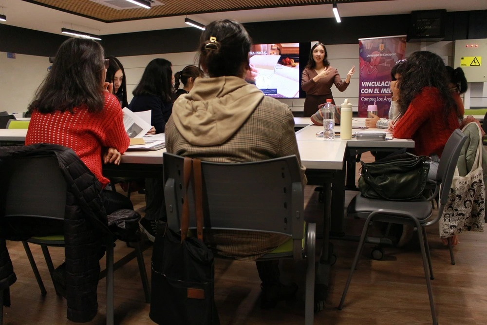 Mes del libro: Taller de escritura inicial para mujeres se sumó a parrilla de actividades en el Campus Los Ángeles