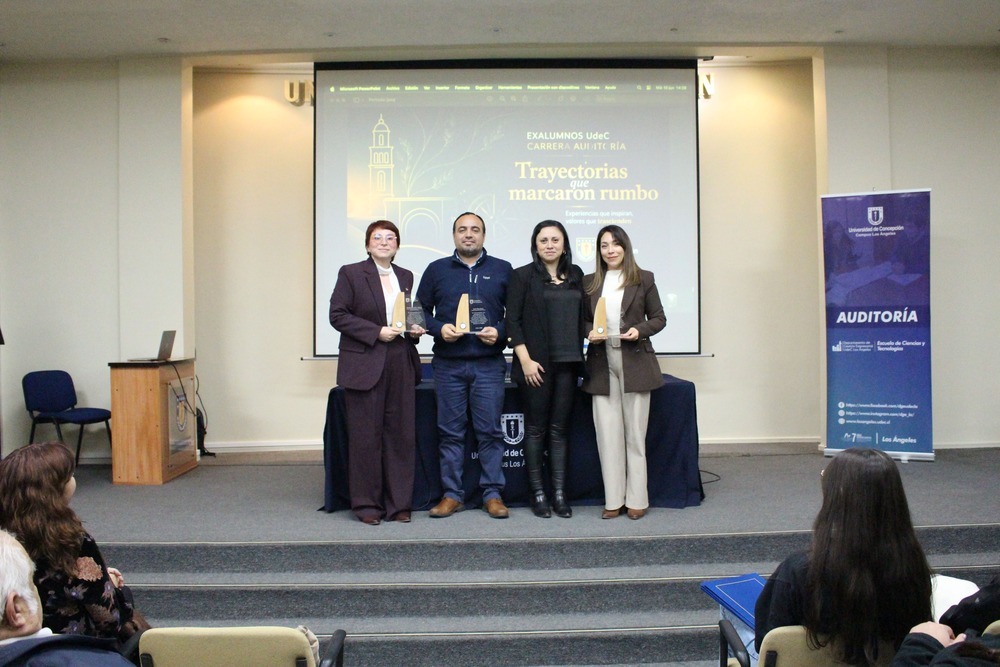 Experiencias universitarias y laborales se compartieron en el primer encuentro que reunió a alumnas y alumnos con ex estudiantes de Auditoría