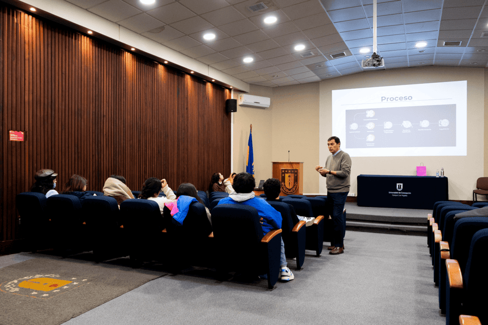 Mediación UdeC capacitó en convivencia universitaria a estudiantes de Pedagogía en Inglés