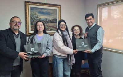 Dos estudiantes pasantes compartieron su experiencia en los laboratorios de Ingeniería en Biotecnología Vegetal