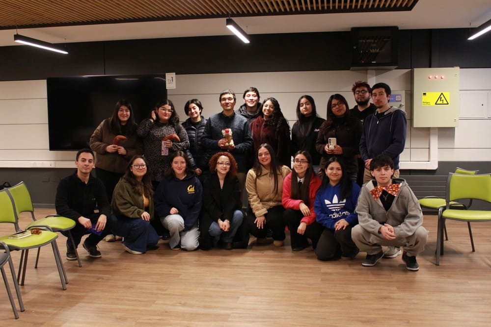 ¿Teatro para enseñar? Charla-taller motivó a futuras y futuros docentes a explorar nuevas herramientas en el aula