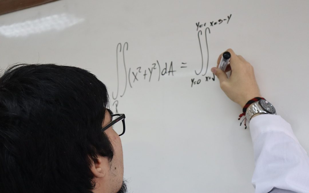 Brecha de 10 años: Resultados PISA 2025 apuntan una tendencia a la baja en rendimiento académico matemático 