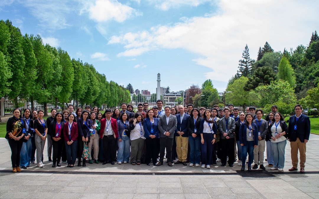 Auditoría articuló a estudiantes de Concepción y Los Ángeles en congreso sobre inteligencia artificial y negocios