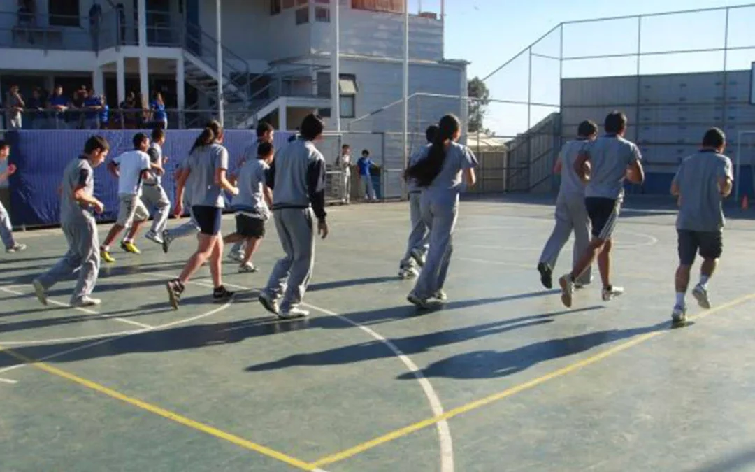 Mineduc recomienda programa «Clases Activas» para reducir el sedentarismo en las aulas